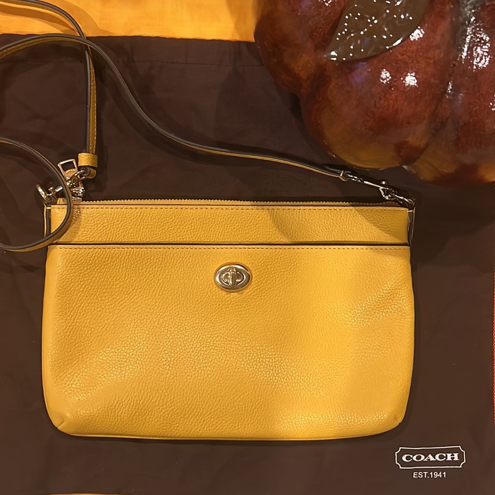 Coach Crossbody 💯 Authentic